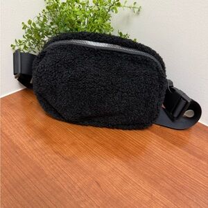 Black Sherpa Sling Bag